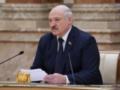 Лукашенко не остался на послепарадный обед с Путиным, а во время самого мероприятия ему было тяжело ходить — СМИ