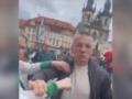 У Чехії поліція відпустила нападників на українських волонтерів (відео)