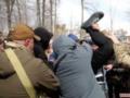 В Житомирской области во время митинга против закрытия отделения больницы гендиректора бросили в мусорный бак