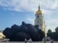В центре Киева показали инсталляцию, которая поедет на Burning Man 2025