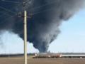 Дым тянется на сотни метров: в России горит склад с топливом