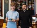 Зеленский встретился с 17-летним чемпионом Европы по шахматам Романом Дегтяревым