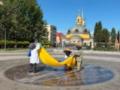 Скульптуры малышей-основателей Киева переодели ко Дню Независимости Украины