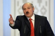 Более 70 процентов россиян считают, что Лукашенко хитрит