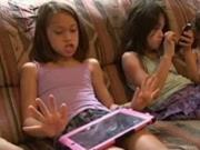 Два часа в день с телефоном ухудшает поведение ребенка