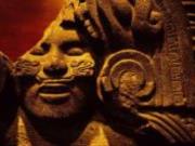 В Мехико найдена древняя статуя женщины в причудливом головном уборе