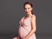 Джанабаева поделилась первым снимком новорожденной дочери