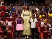 Мелания Трамп планировала дарить африканским детям зеркала