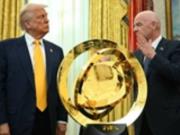 Инфантино представил Трампу трофей клубного чемпионата мира