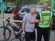 В Киеве обстреляли автомобиль волонтерки
