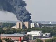 В Ростове на складе вспыхнул огромный пожар