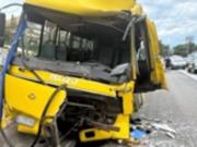 В Киеве маршрутка врезалась в автобус на остановке