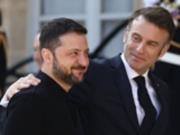 Зеленский посетит встречу лидеров в Париже - СМИ
