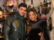Звезды сериала Эмили в Париже Эшли Парк и Пол Форман расстались