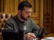 Зеленский подписал закон о временном бронировании на предприятиях ОПК