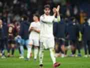 Защитник Реала продолжает играть, имея серьезное повреждение