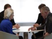 Фицо с фотографиями убеждал фон дер Ляйен, что нефтепровод Дружба цел