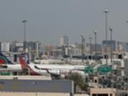 Дроны упали на территории дубайского аэропорта: четверо ранены