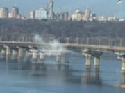 На мосту Патона произошла авария теплосети, часть Киева осталась без тепла