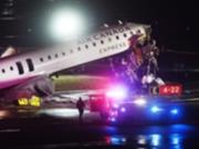 Столкновение самолёта и автомобиля в США: погибли пилоты