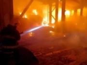 На Киевщине после атаки горит предприятие