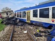 В Словакии поезд столкнулся с грузовиком: есть жертва и пострадавшие