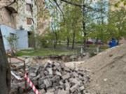 В Киеве девушка упала в неогороженную яму с водой