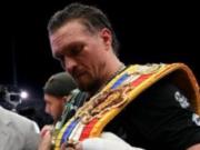 Усик объявил об отказе от всех чемпионских поясов, но карьеру пока не заканчивает
