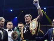 Усик отказался от всех чемпионских поясов