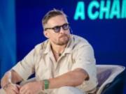 Усик неожиданно сменил имидж накануне 17-й годовщины свадьбы