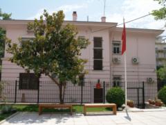 Неизвестные напали на здание консульства Турции в Греции