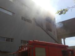 В Киеве начался крупный пожар на складах