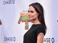 Анджелина Джоли призналась, что плачет, стоя под душем