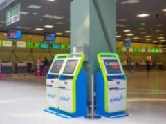 В Жулянах установили автоматы для самостоятельной регистрации на рейс