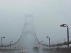 Местные власти предупреждают водителей о сильном тумане