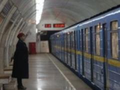 В столичном метро погиб мужчина, попав под поезд