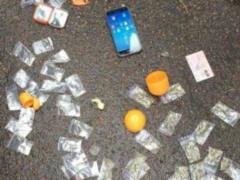 В столице злоумышленники прятали наркотики в конфетах