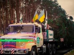 Главная елка Украины обесточила село и попала в ДТП