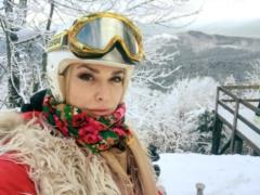 В лыжном шлеме и в украинском платке: Ольга Сумская показала, как отдыхает в Буковеле