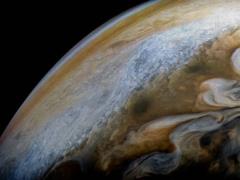 NASA показала облака Юпитера
