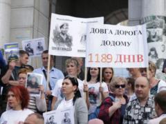 В Киеве вышли на марш за освобождение пленных и политзаключенных.Фоторепортаж