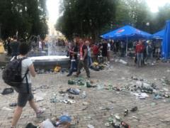 Фанаты  Ливерпуля  оставили после себя кучу мусора в центре Киева