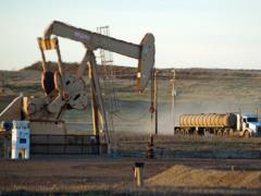 Нефть дешевеет на рекордных данных по добыче в США