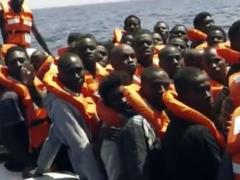Италия развернула корабль с 600 беженцами