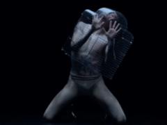 Танцы в клетке и завораживающие движения: звезда мирового балета украинец Сергей Полунин снялся в эмоциональном видео