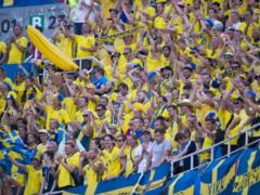 Шведские фанаты оставили Нижний Новгород без пива