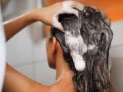 Ученые рассказали, почему нельзя часто мыть голову