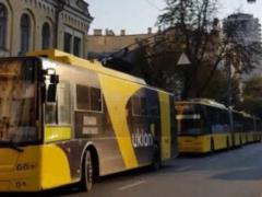 На Лукьяновке из-за аварии остановились троллейбусы и образовалась пробка