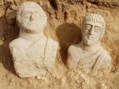 В Бейт-Шеане обнаружили две уникальные древние статуи