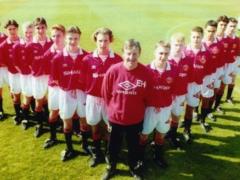 В Англии умер легендарный тренер  Манчестер Юнайтед , выпустивший  Класс-92 